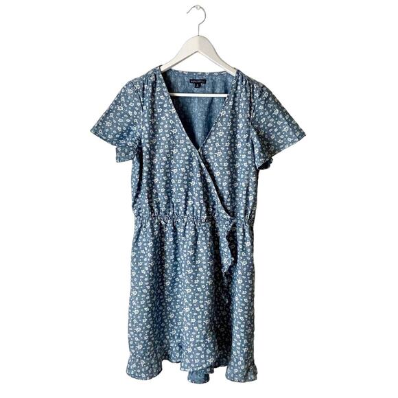 J. Crew Dresses & Skirts - J. Crew Floral Chambray Dress Size Medium